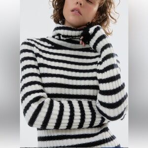 Vintage  Y2K Tristan& Iseut Turtleneck Sweater 100% Cotton Made in Hong Long